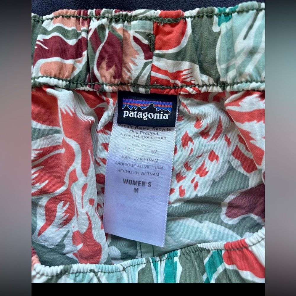 Patagonia Women's Green Floral Cargo Shorts